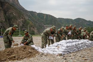 记者：拜仁正在密切关注图卢兹18岁门将雷斯特斯